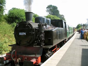 TKh 5374 in steam at Pitsford and Brampton station