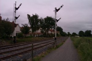 Platform and Loop starter & shunt signals in the off position